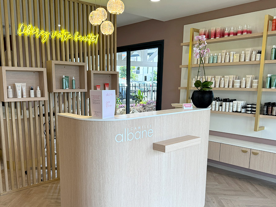 Camille_albane_salon_magenta_04